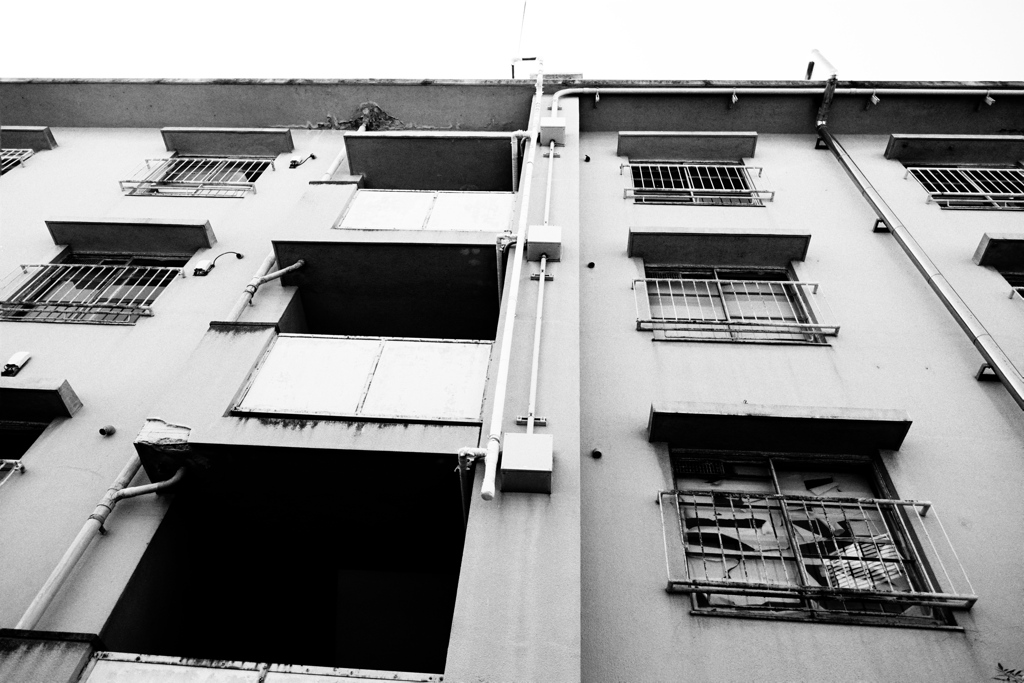 古びた団地の風景