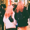新宿の桜色髪の女子
