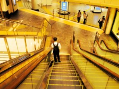 新宿のエスカレーター