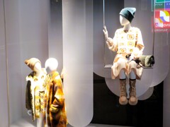 新宿の子どもマネキン