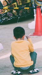 男の子の後ろ姿