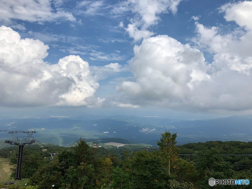 山から空