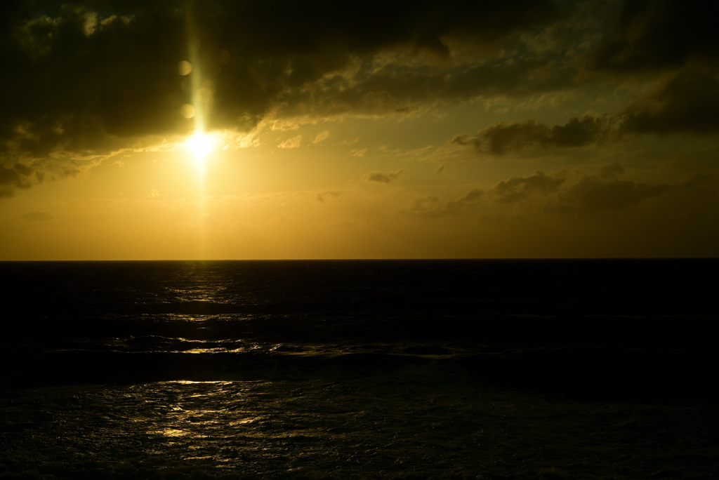 日本海の夕暮れ～五能線の車窓風景～