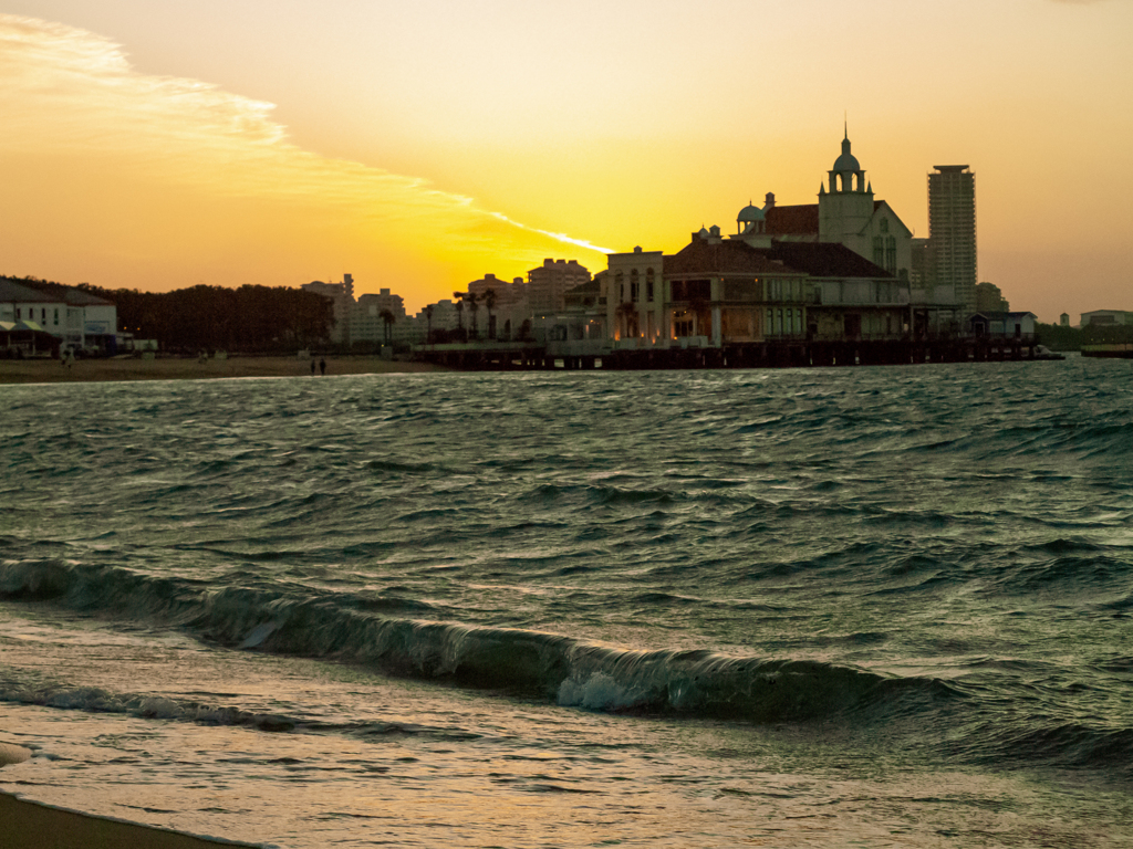 夕暮れの海岸