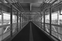 長い橋のトンネル