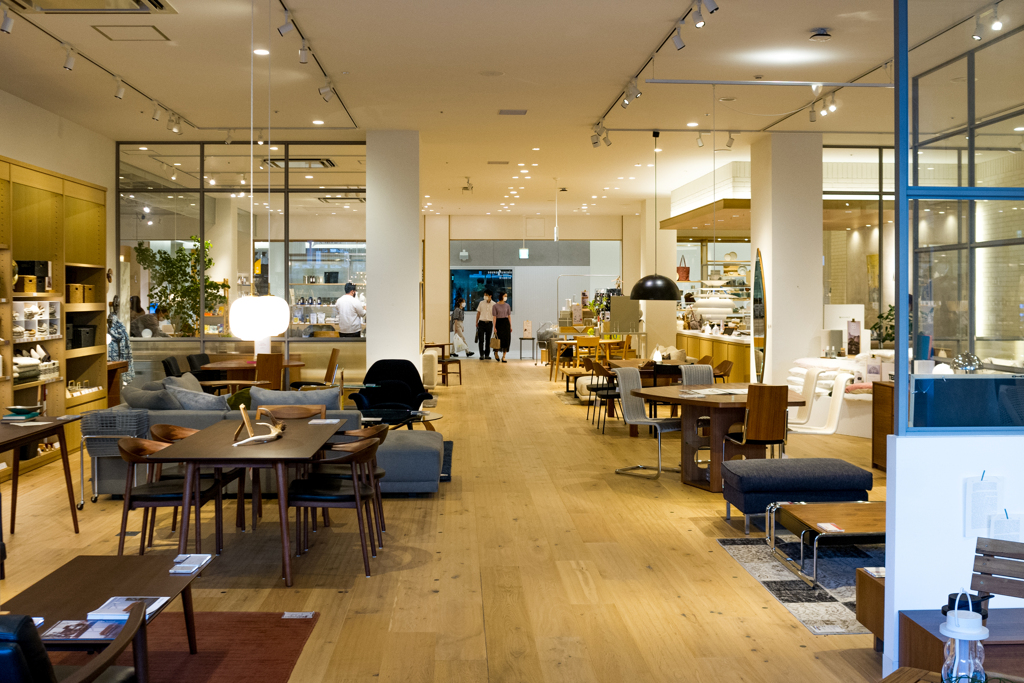 綺麗な家具屋さん