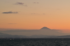 朝焼けの駿河湾と富士山