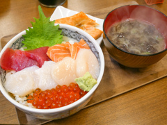 朝市海鮮丼