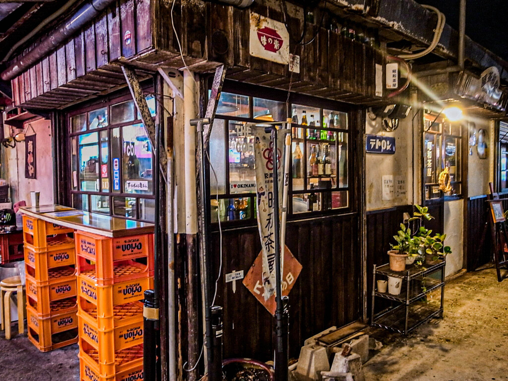 夜の酒場