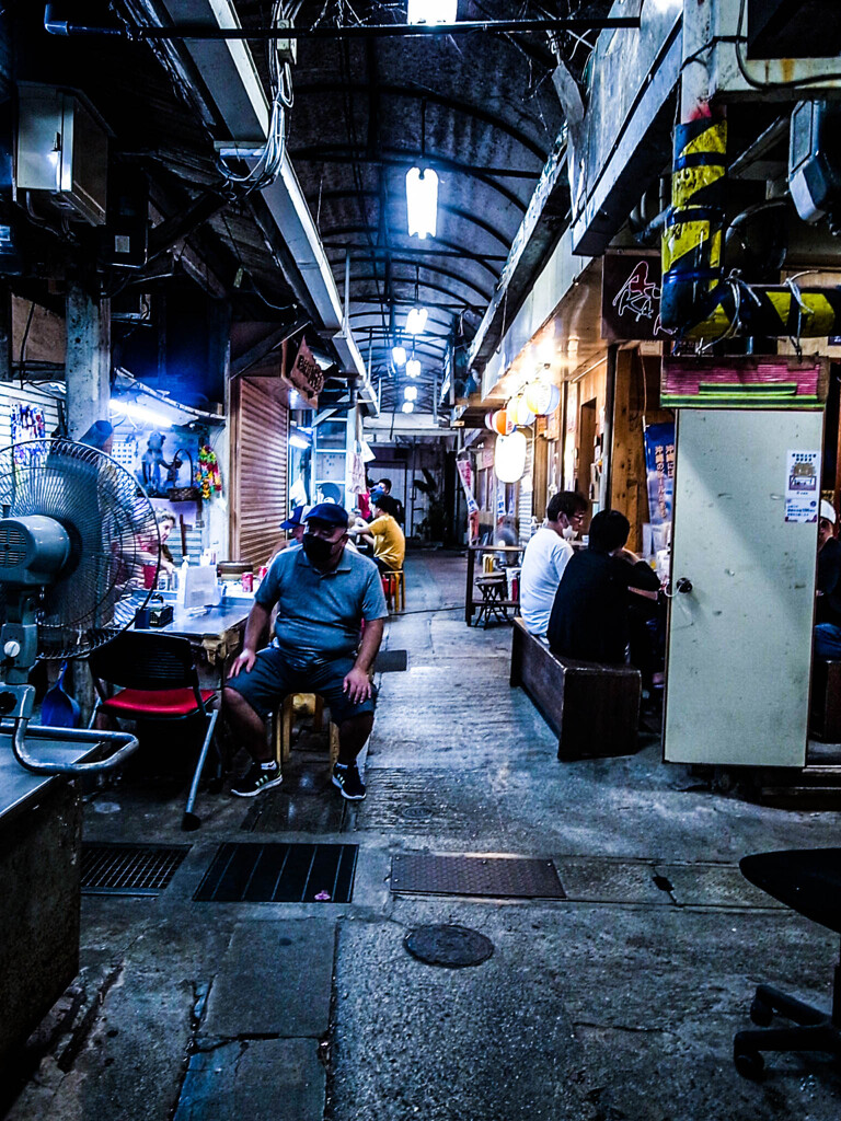 夜の酒場