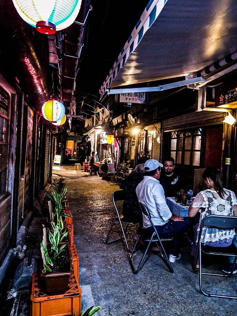 夜の酒場