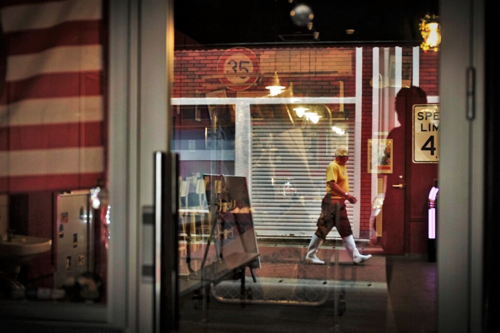 店先にて