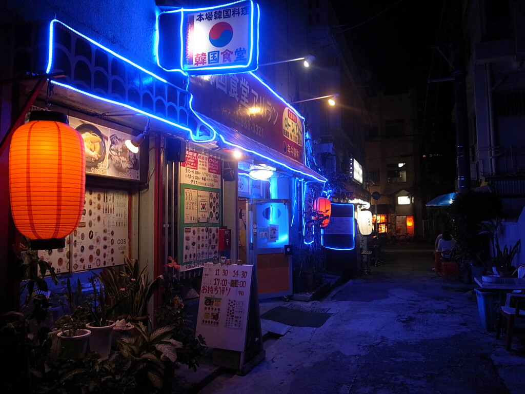 夜の酒場