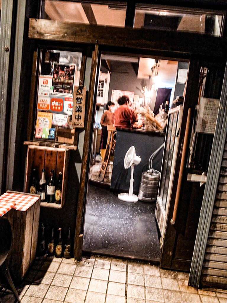 夜の酒場