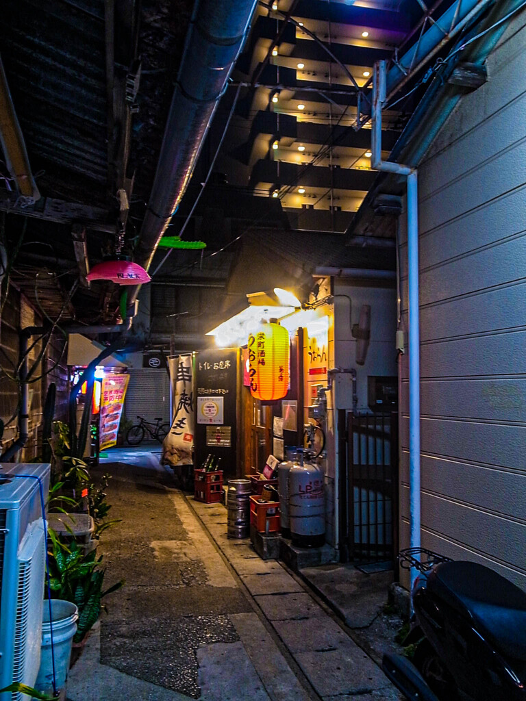 夜の酒場