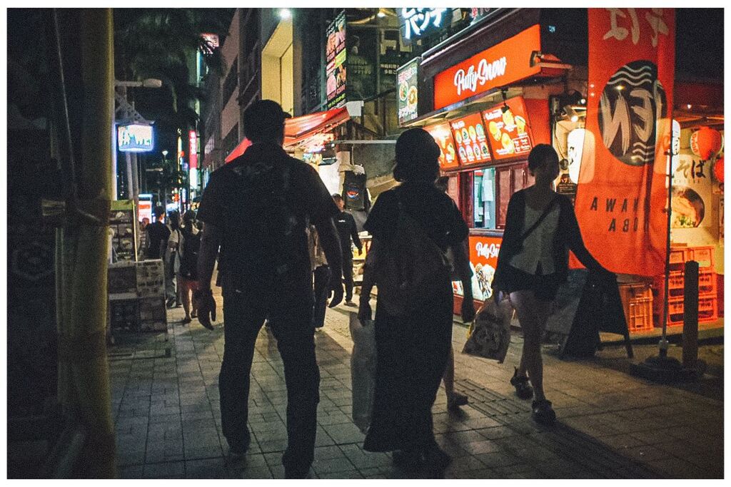 よる