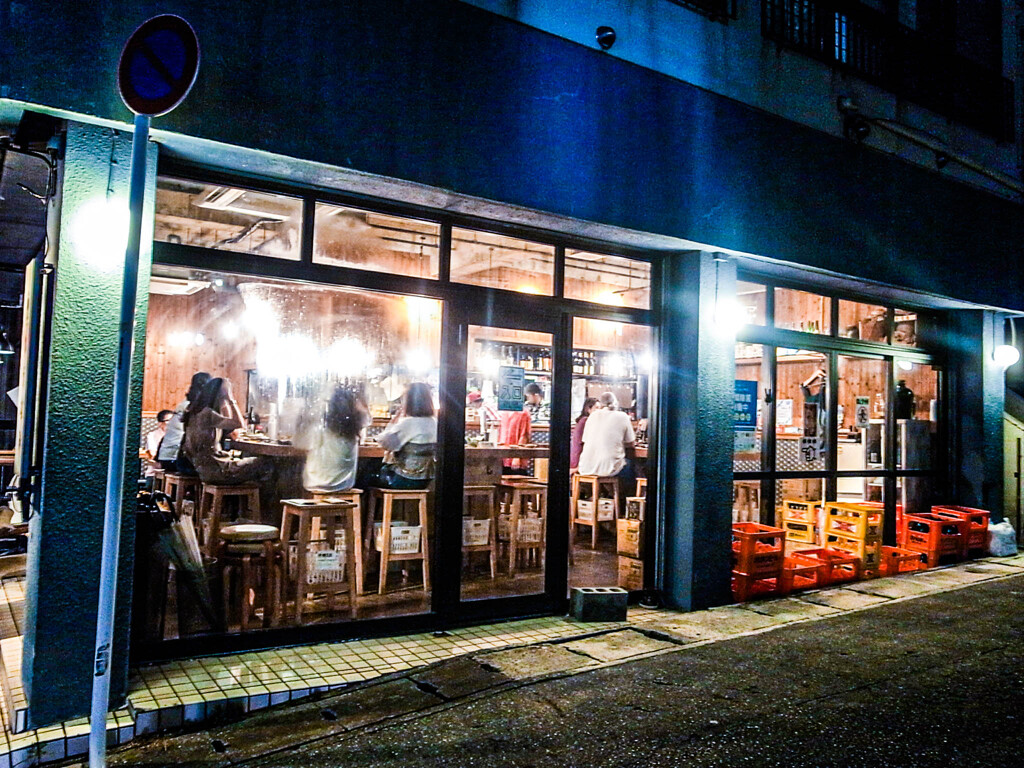 夜の酒場