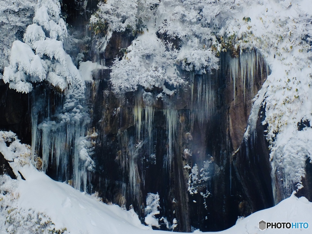 断崖の氷柱