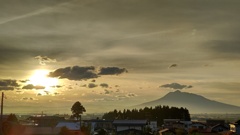 夕陽と岩木山