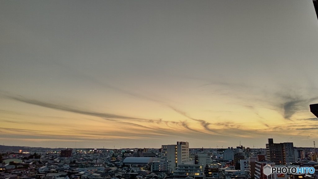 ベランダから見る夕焼け空