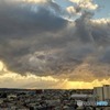 西の空に陽が沈む