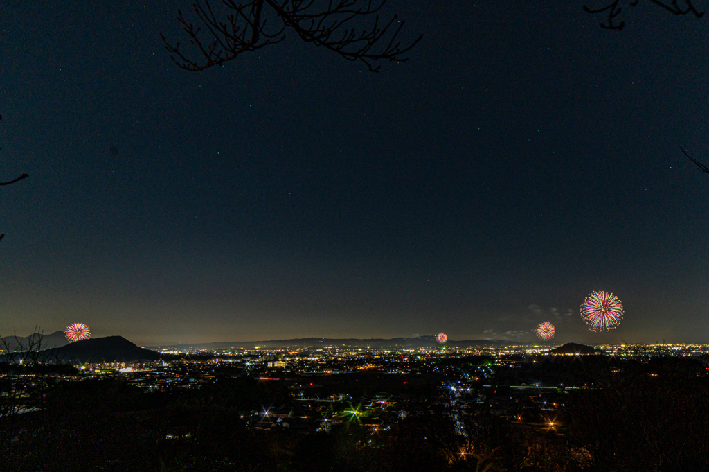 見上げてごらん！夜の空を！