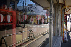 映り込む街