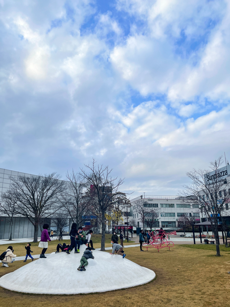 それでもはしゃぐ子供たち