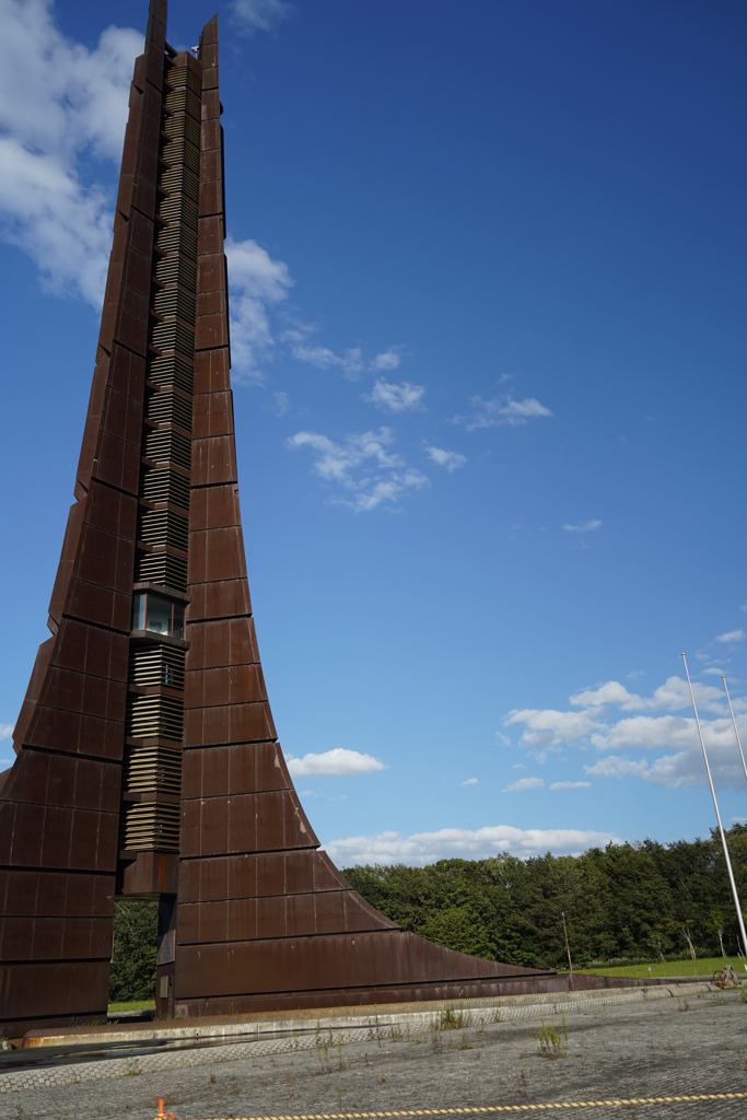 １００年記念塔の全容