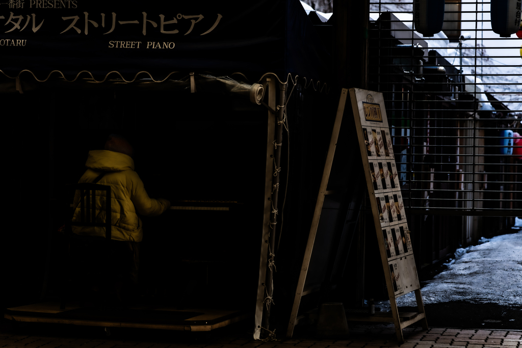 アーケードのストリートピアノ