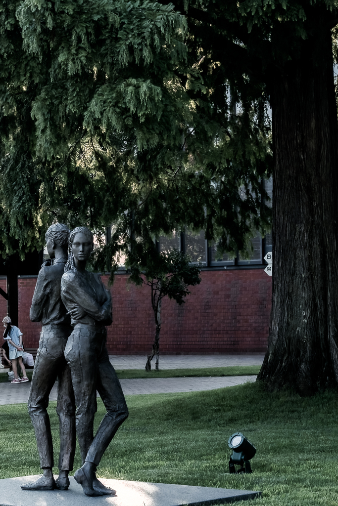 背中合わせのふたり