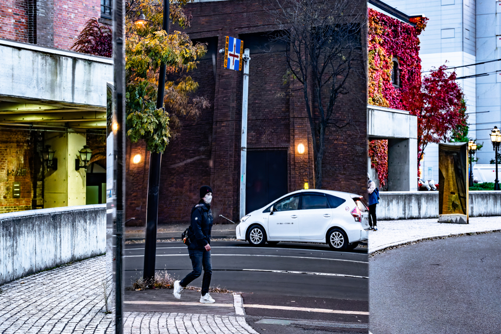 レンガ館入り口で２