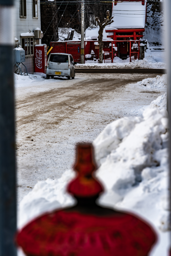 自販機も朱色だ