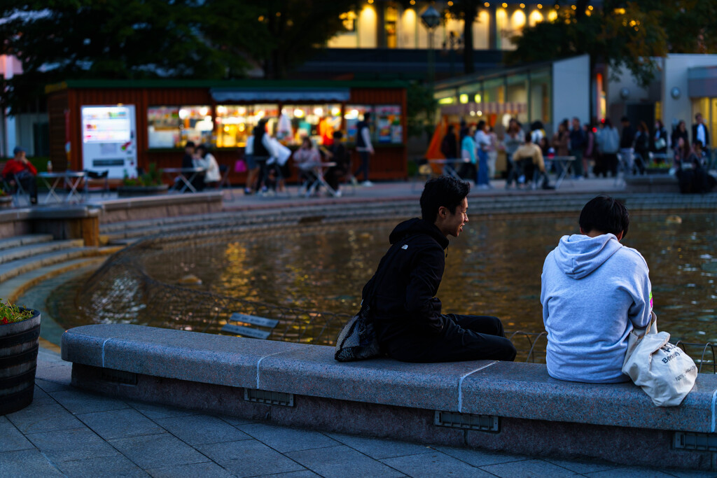 夕日の中の二人