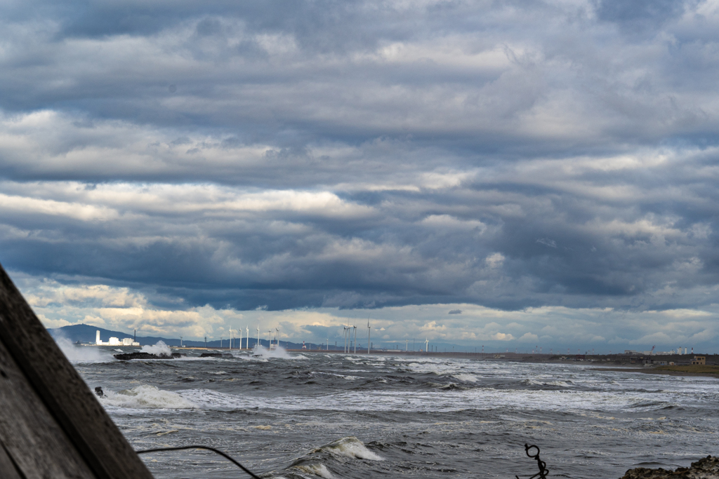 はるか風車を望む