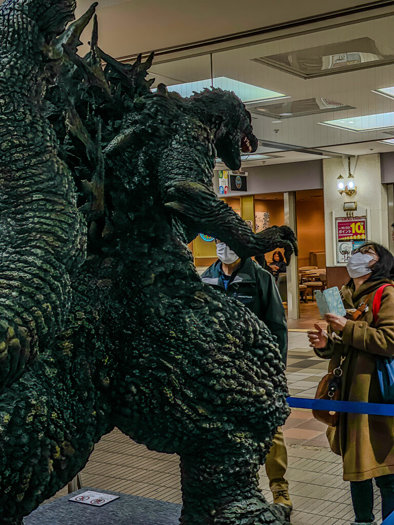 ゴジラに凍りつくさっぽろ市民