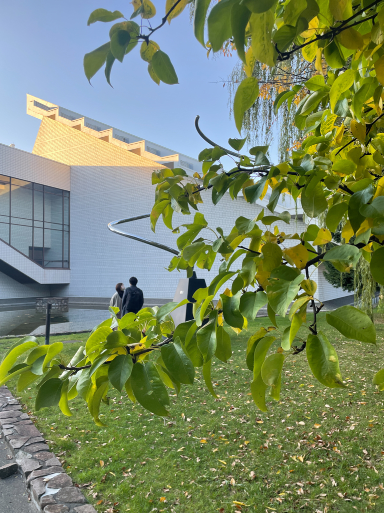 色は淡く、淡く