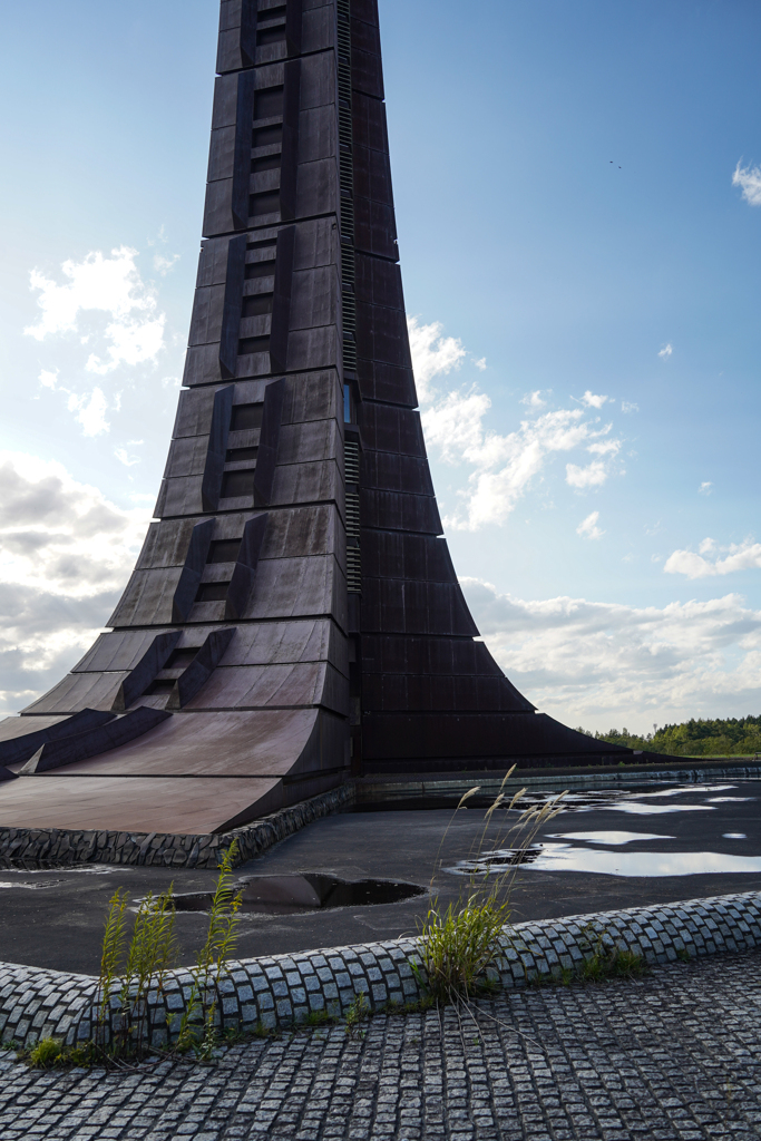 解体を待つ１００年記念塔