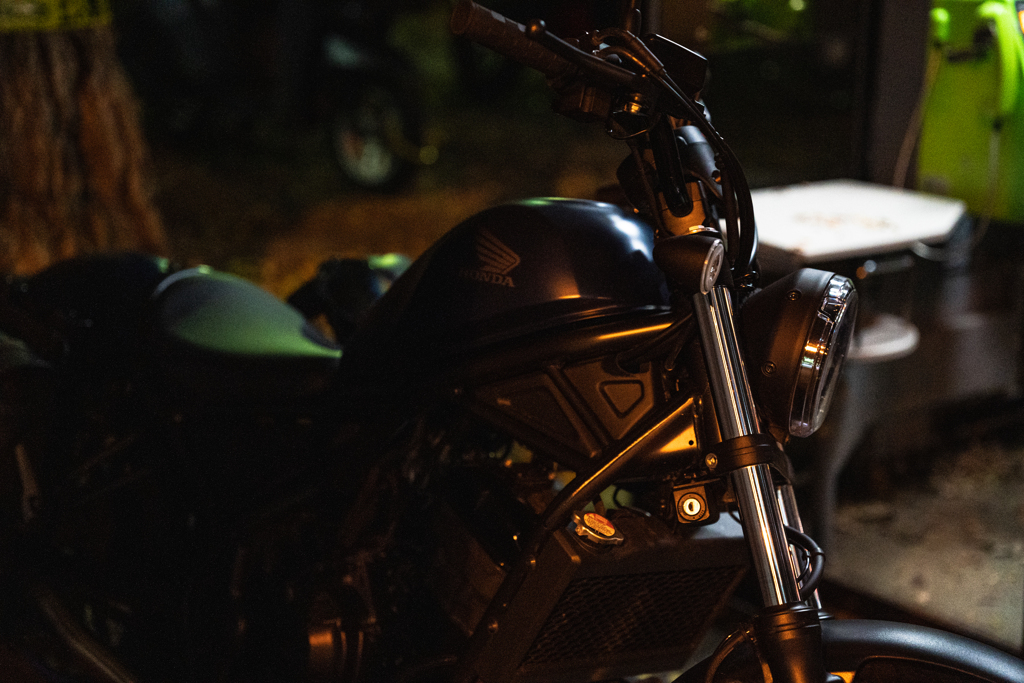 黒いオートバイ