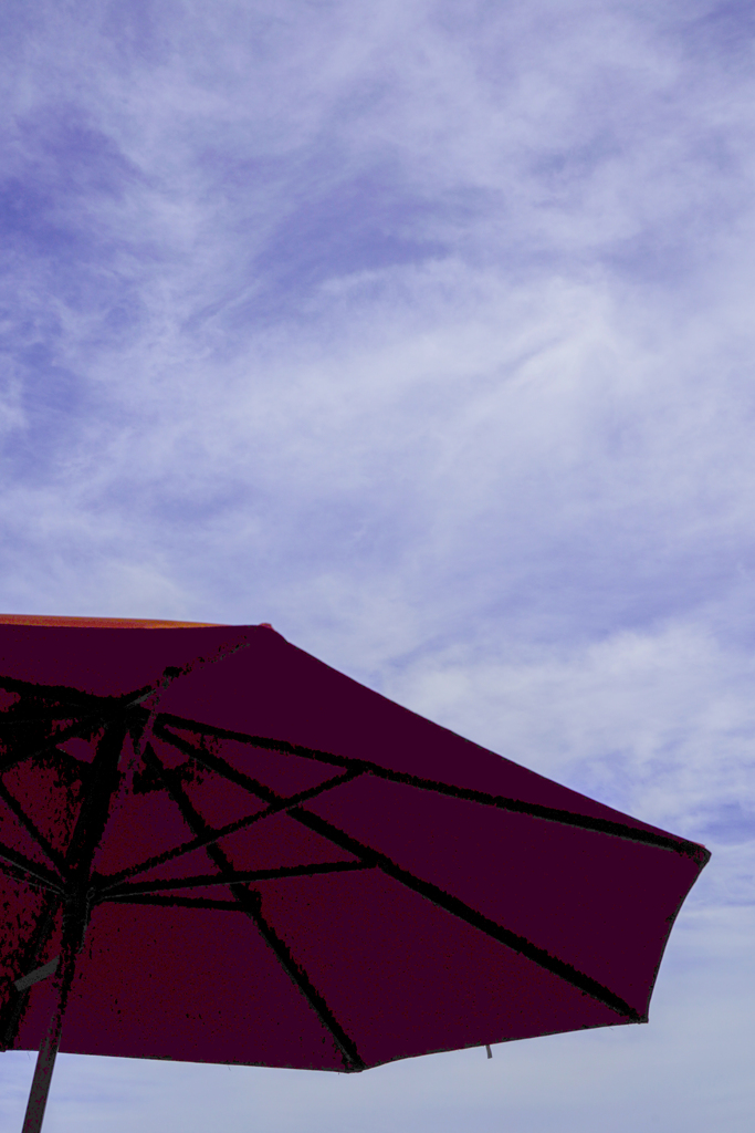 カフェテラスのパラソル