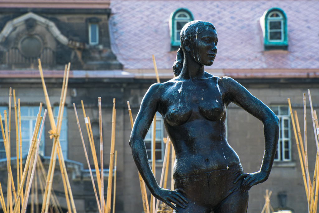 大通りの少女１