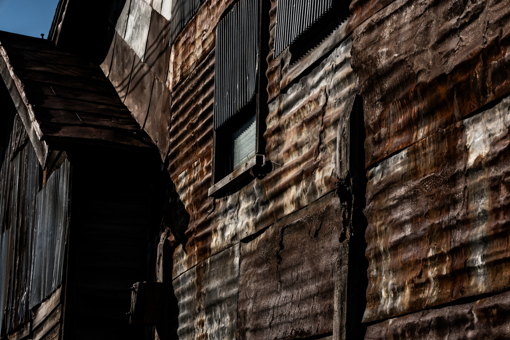 朽ちた倉庫