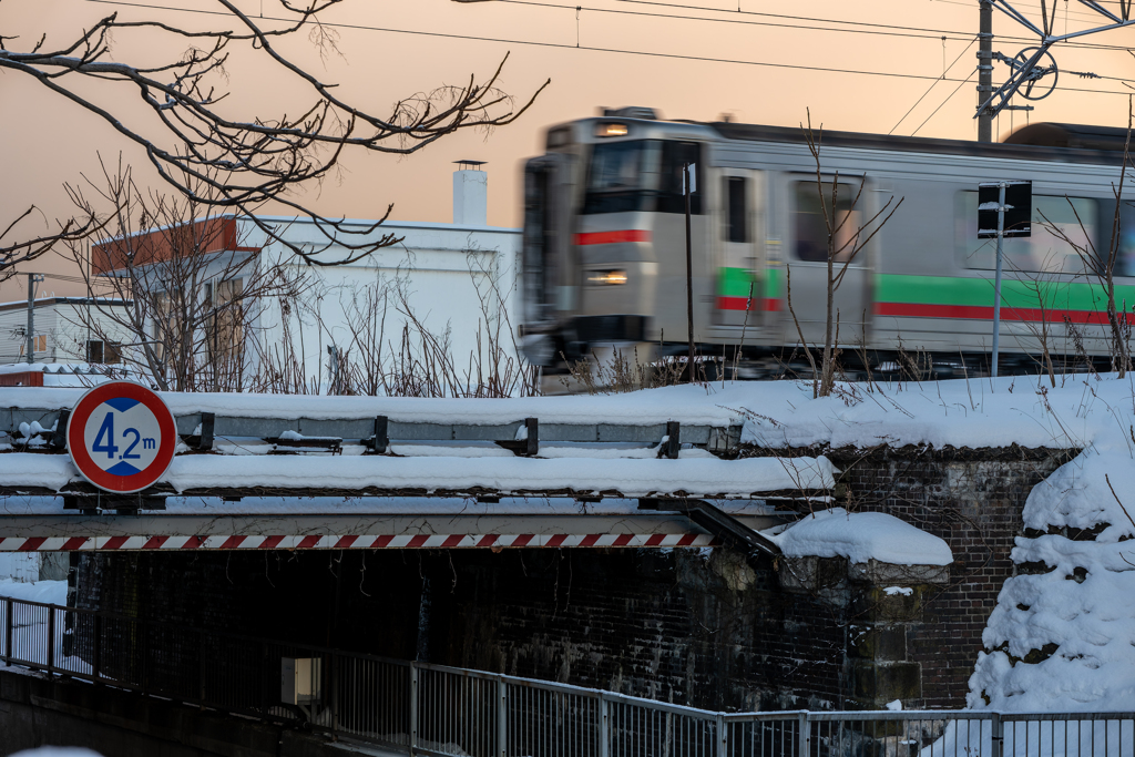 アンダーパスを超えて