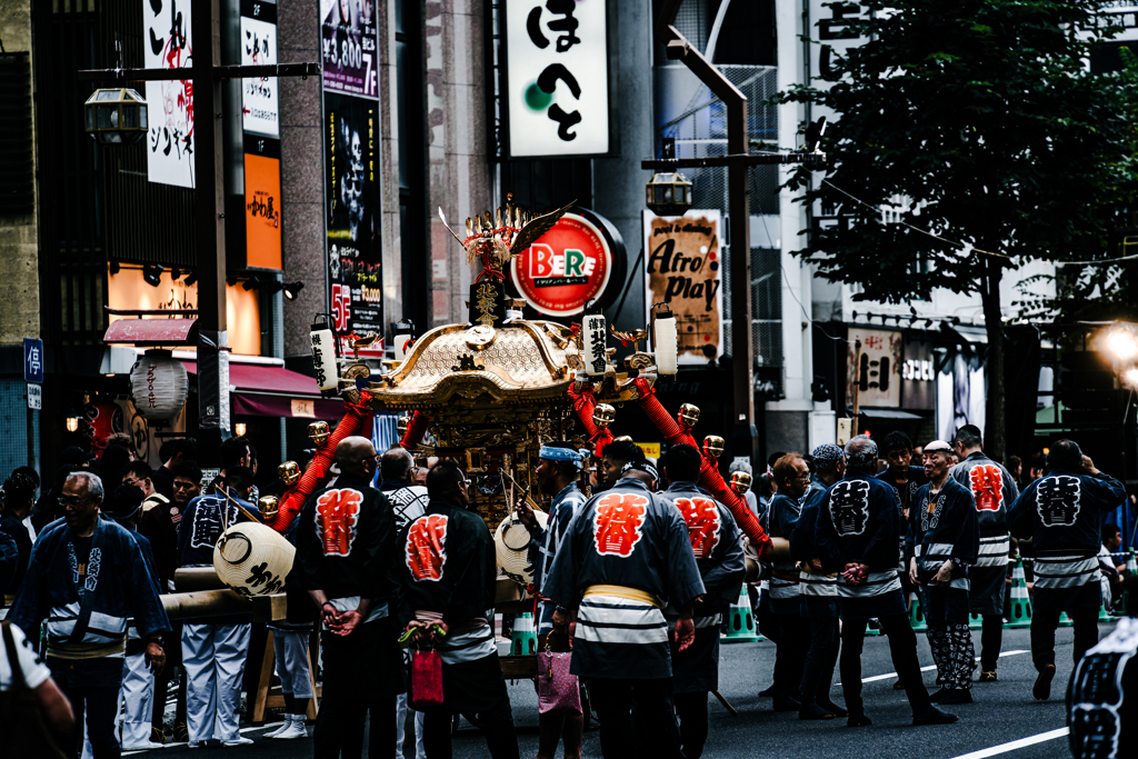 ススキノと御輿