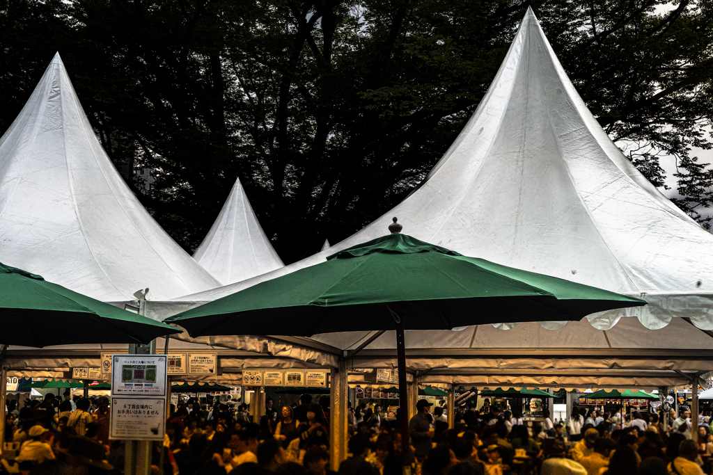 オータムフェストの白テント