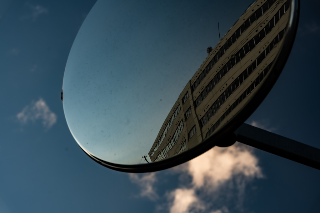 河畔のカーブミラー１