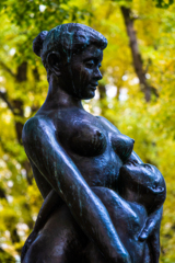 旧道庁の母子像（本郷新）