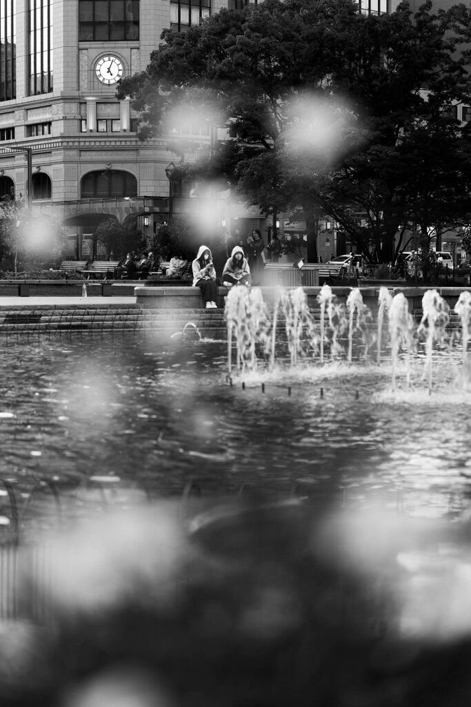 フードをした二人