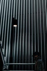 人が通り過ぎる