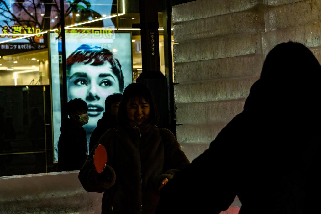 眺めるオードリー